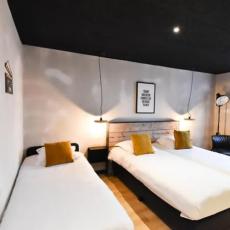 Upstairs Hotel 3*